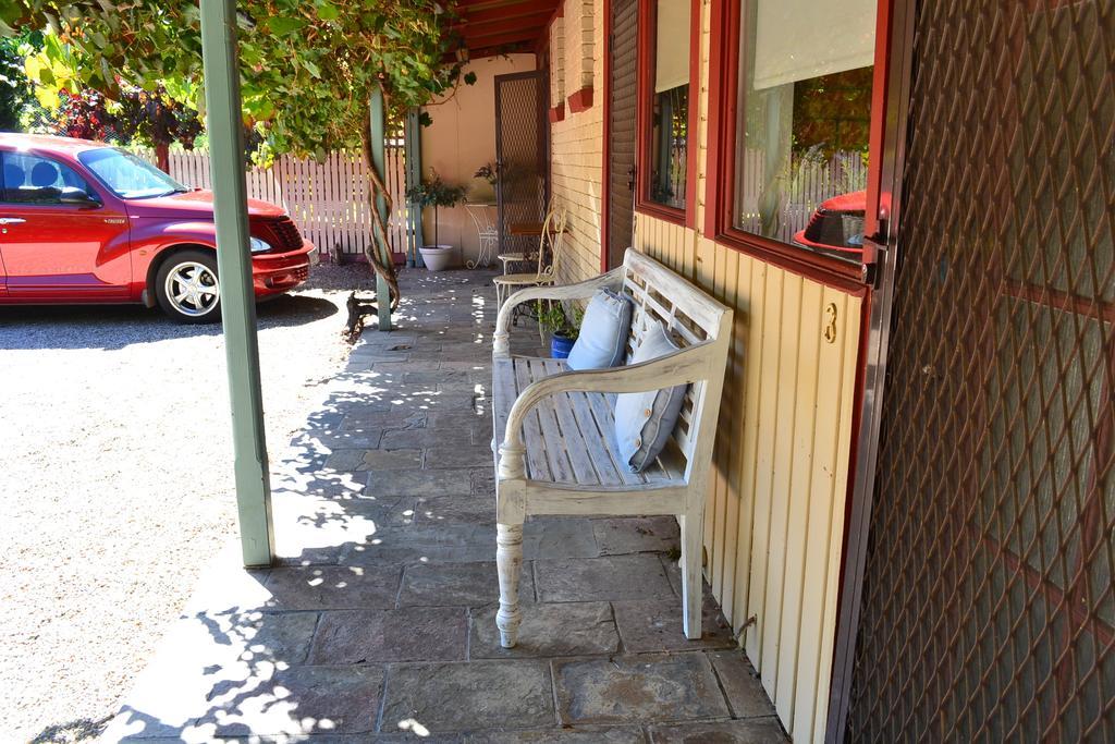 Colonial Bank Motel Omeo Extérieur photo