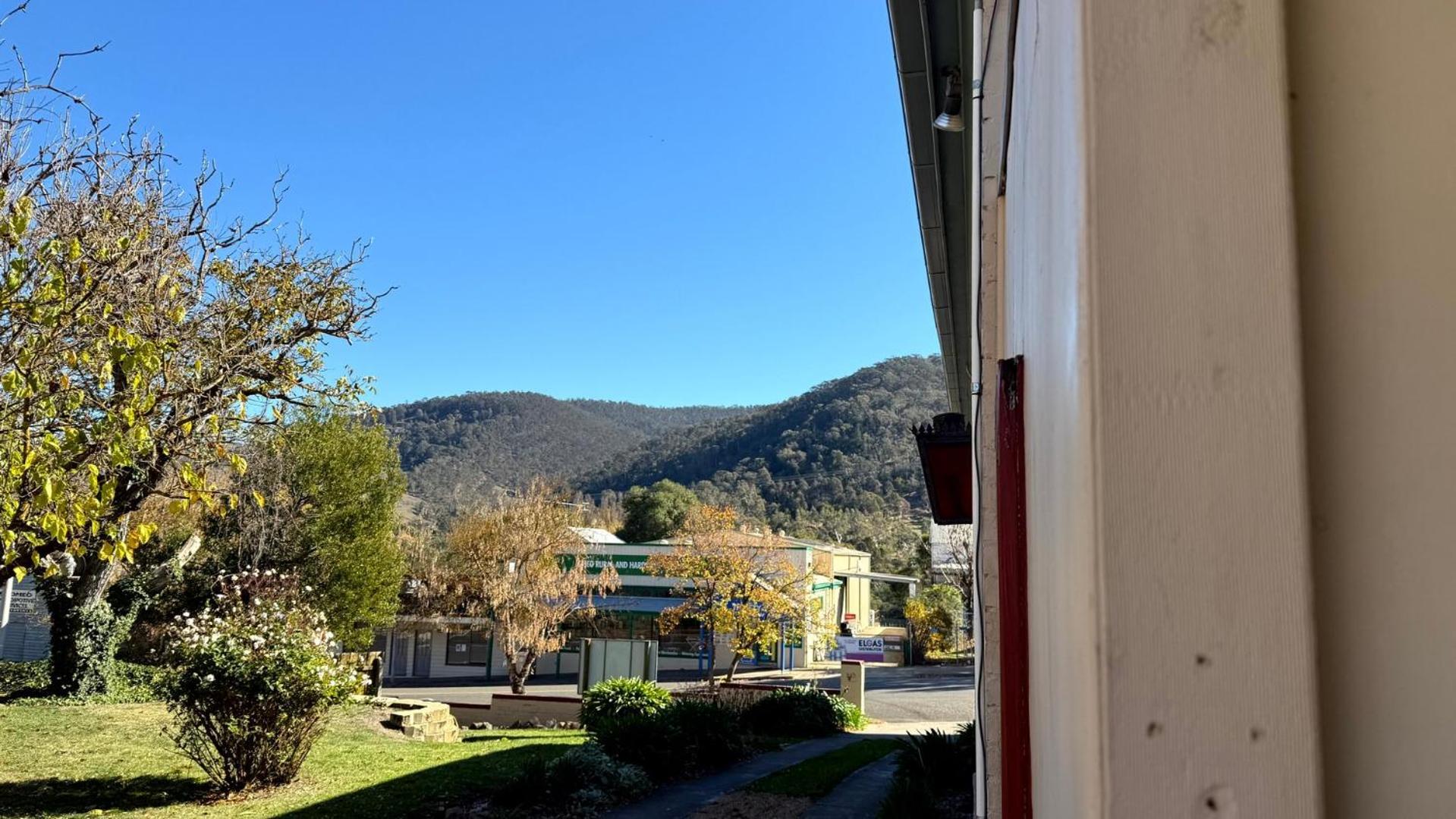 Colonial Bank Motel Omeo Extérieur photo
